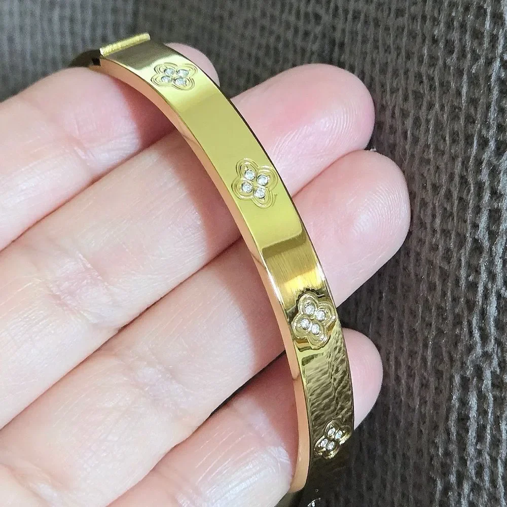 Gold💛 Hinged Bangle with Bezel Set Cubic Zirconias💎 - NWT